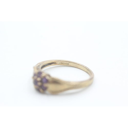 155 - 9ct gold and amethyst flower cluster set ring (2.8g) Size P