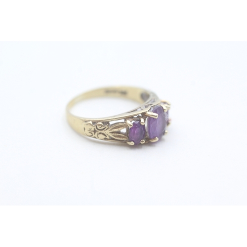 159 - 9ct gold amethyst dress ring with patterned shoulders (2.2g) Size K