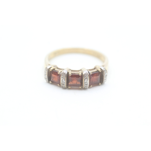 161 - 9ct gold garnet & diamond dress ring (2.8g) Size P