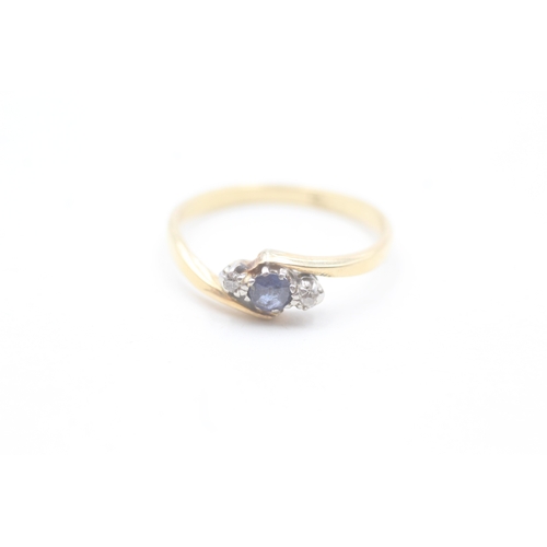 162 - 18ct gold sapphire & diamond dress ring (2.4g) Size O 1/2