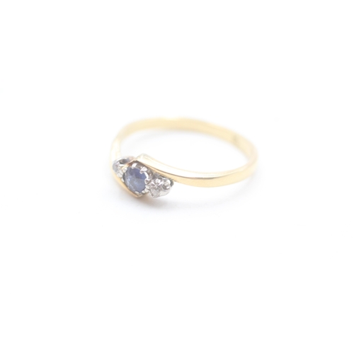 162 - 18ct gold sapphire & diamond dress ring (2.4g) Size O 1/2