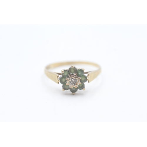 172 - 9ct gold emerald and diamond cluster set ring (1.3g) Size O