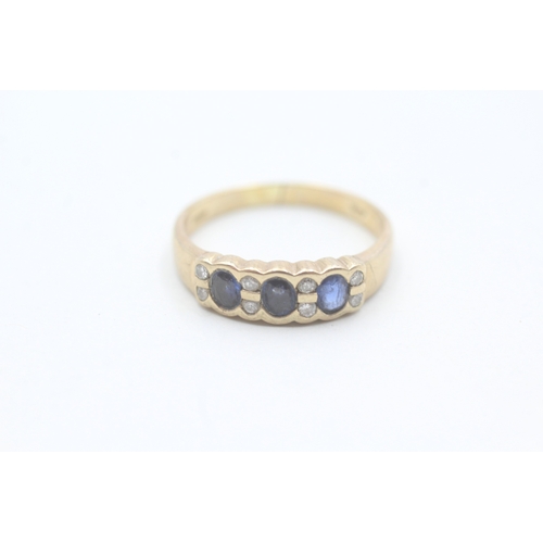 173 - 9ct gold three stone sapphire and diamond ring (2.5g) Size O 1/2