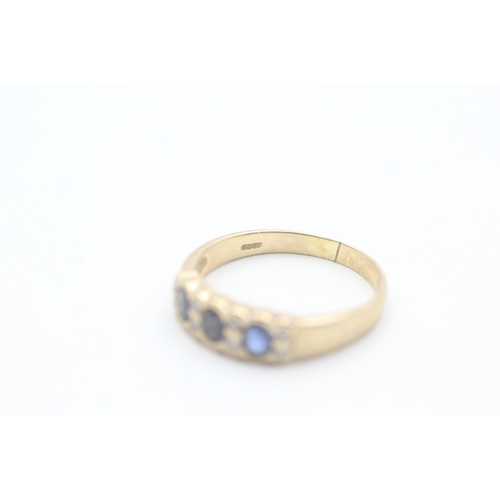 173 - 9ct gold three stone sapphire and diamond ring (2.5g) Size O 1/2