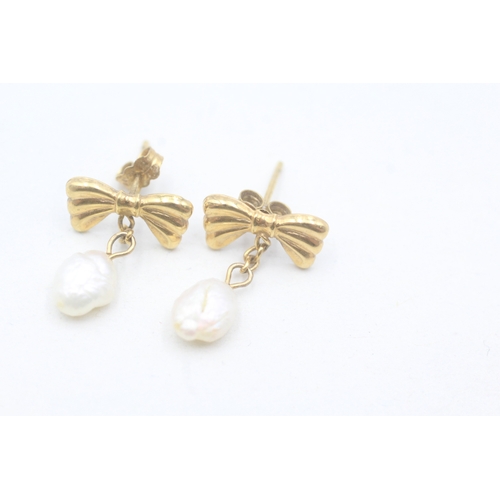 177 - 9ct gold rice pearl drop stud earrings (0.9g)