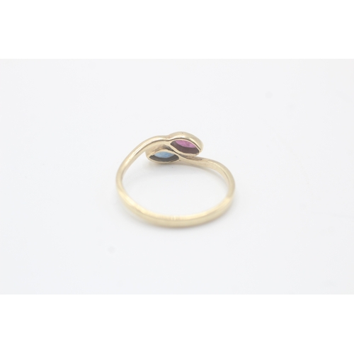 19 - 9ct gold ruby and sapphire ring (1.4g) Size M 1/2