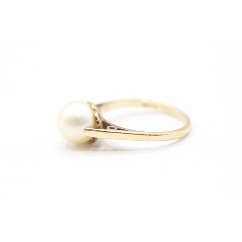 21 - 9ct gold cultured pearl ring (2.2g) Size L