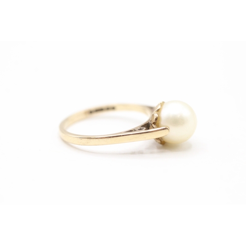 21 - 9ct gold cultured pearl ring (2.2g) Size L