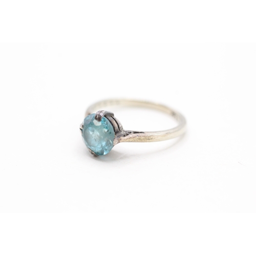 25 - 9ct gold blue zircon dress ring (2.1g) Size L