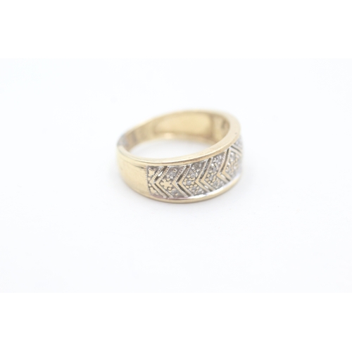 28 - 9ct gold and diamond ring (3.5g) Size J