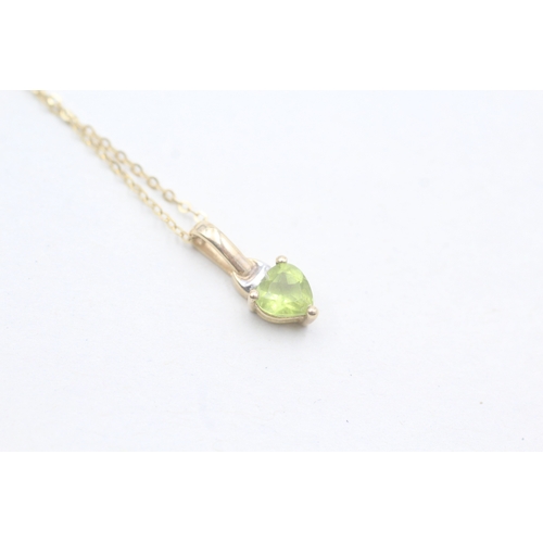 31 - 9ct gold heart shape peridot pendant necklace (1g)