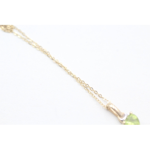 31 - 9ct gold heart shape peridot pendant necklace (1g)