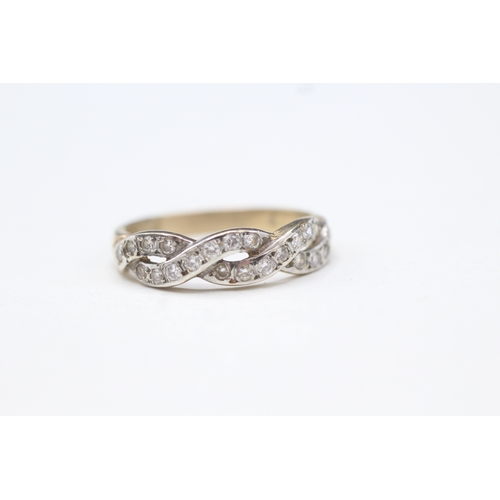 34 - 9ct gold and cubic zirconia ring (2.4g) Size O