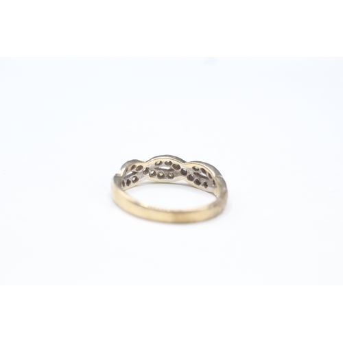 34 - 9ct gold and cubic zirconia ring (2.4g) Size O