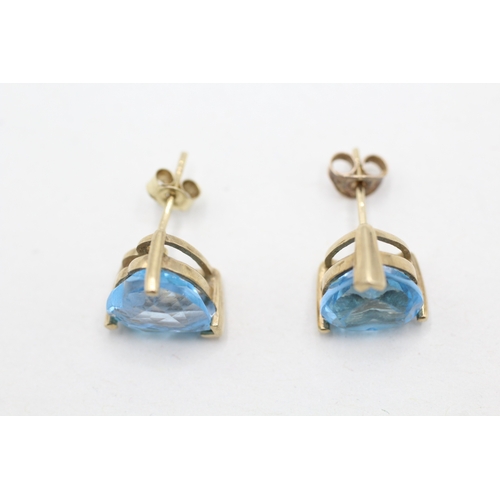 38 - 9ct gold heart cut blue topaz stud earrings (3.1g)