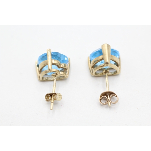 38 - 9ct gold heart cut blue topaz stud earrings (3.1g)