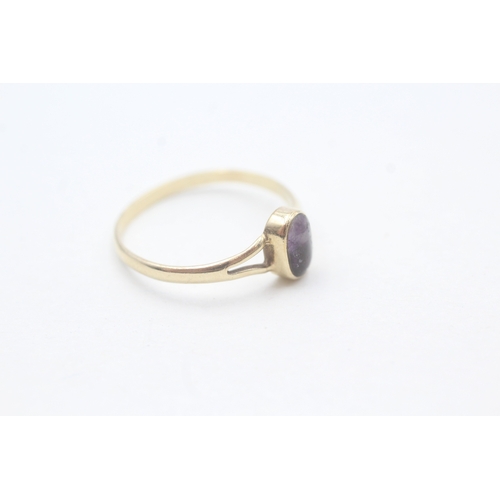 39 - 9ct gold fluorite single stone ring (1.4g) Size Q 1/2