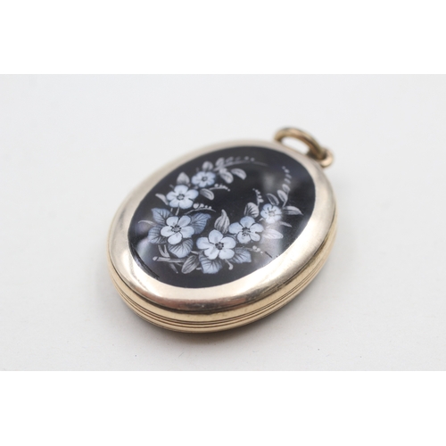 4 - 9ct gold back & front antique floral patterned locket (6g)