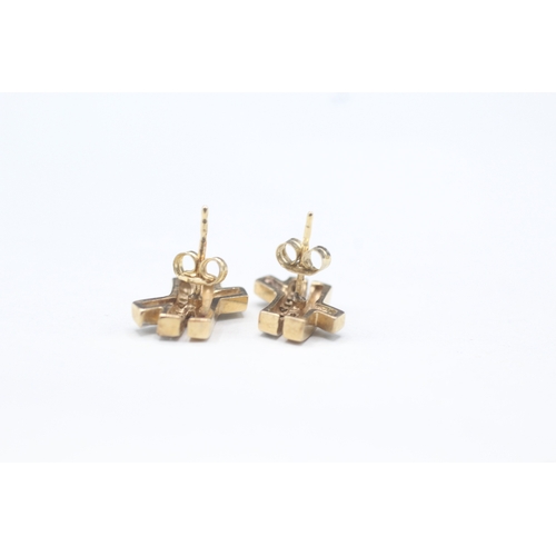 43 - 9ct gold and diamond stud earrings (2.7g)