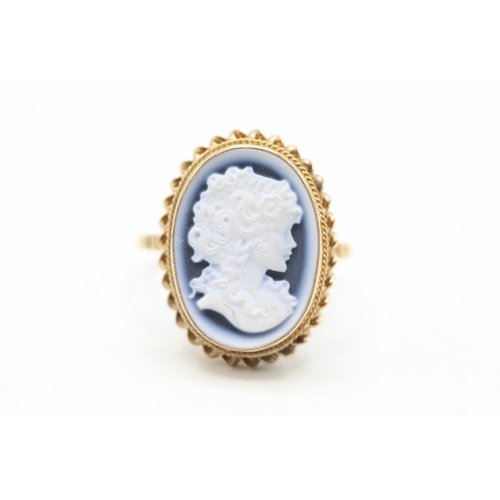 51 - 9ct gold portrait agate cameo ring (3.6g) Size Q