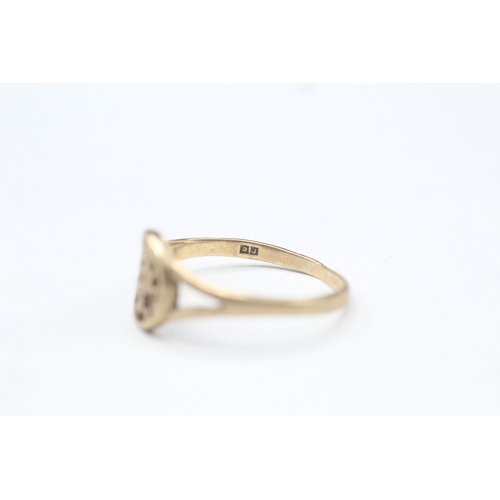 52 - 9ct gold St George ring (1.5g) AS SEEN - MISSHAPEN Size Q