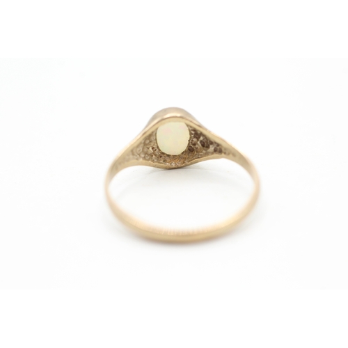 54 - 9ct gold vintage opal dress ring (1.5g) Size M