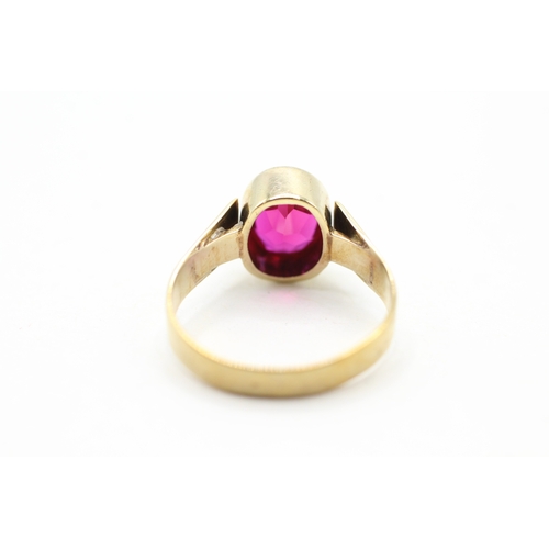 56 - 9ct gold vintage red gemstone dress ring (2.5g) Size K