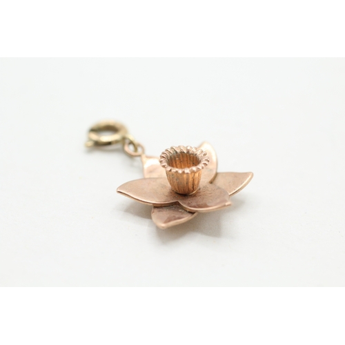 58 - 9ct gold daffodil charm (2.3g)