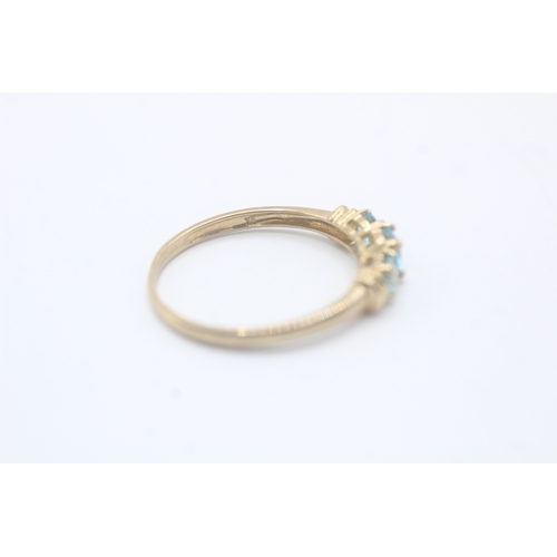 6 - 9ct gold and blue gemstone ring (2g) Size V