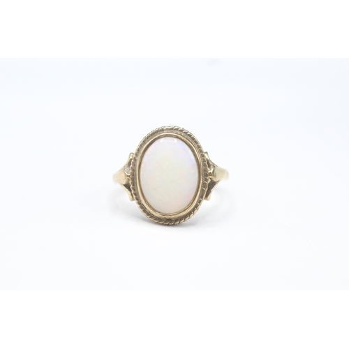 64 - 9ct gold opal dress ring (3.5g) Size O