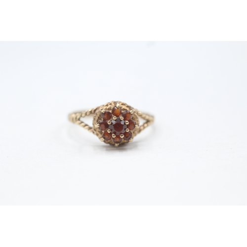 65 - 9ct gold vintage garnet dress ring (1.5g) Size K