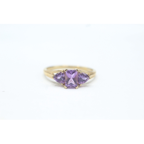 67 - 9ct gold amethyst dress ring (2.7g) Size V