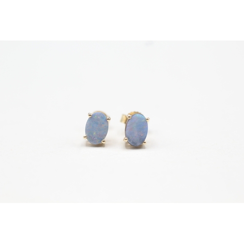 79 - 9ct gold opal doublet stud earrings (0.9g)