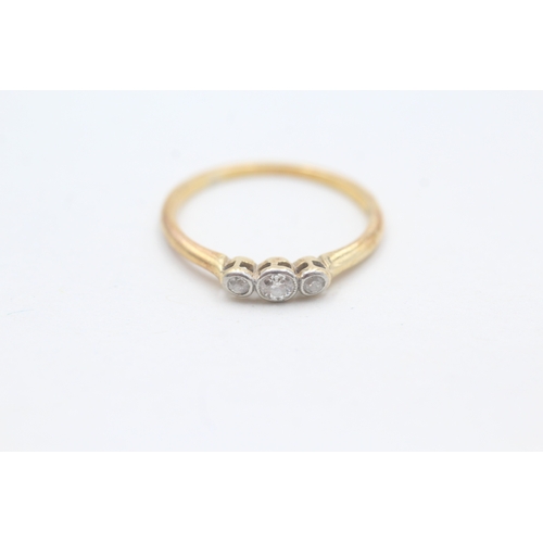 80 - 18ct gold diamond trilogy ring (1.8g) Size M