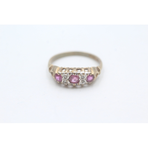 81 - 9ct gold diamond and ruby flat setting ring (1.9g) Size M