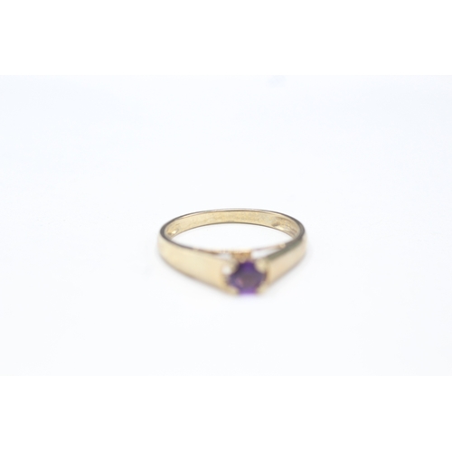 84 - 9ct gold amethyst single stone ring (2.1g) Size N 1/2