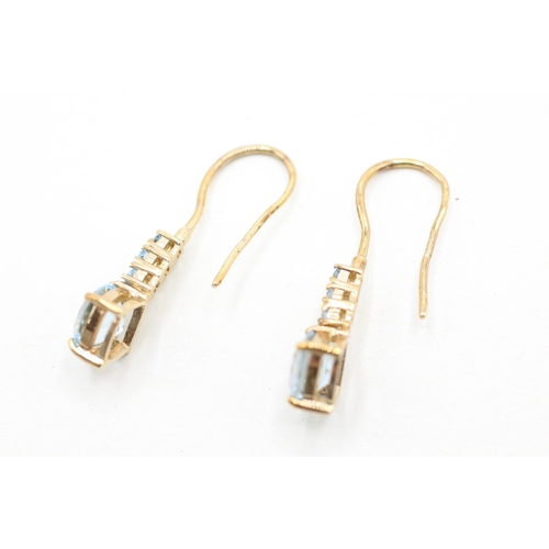 88 - 9ct gold and topaz drop hook earrings (2.8g)