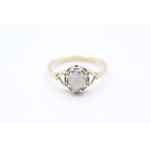 93 - 9ct gold and opal cabochon ring (1.6g) Size N