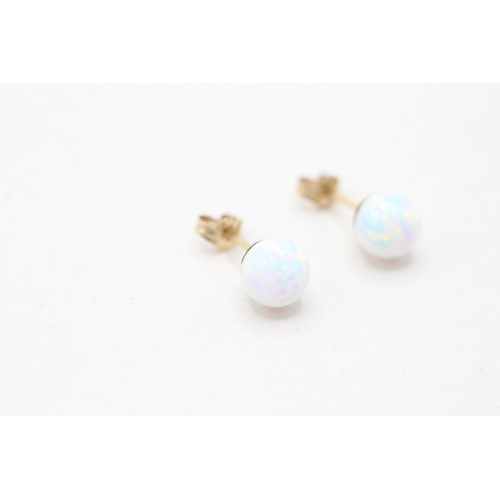 97 - 9ct gold faux opal stud earrings (0.6g)