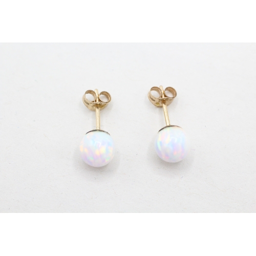 97 - 9ct gold faux opal stud earrings (0.6g)