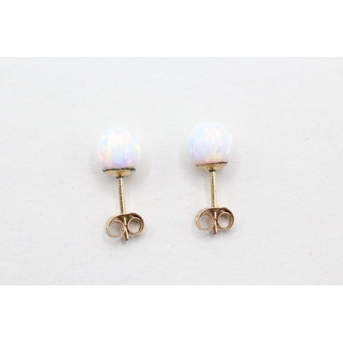 97 - 9ct gold faux opal stud earrings (0.6g)