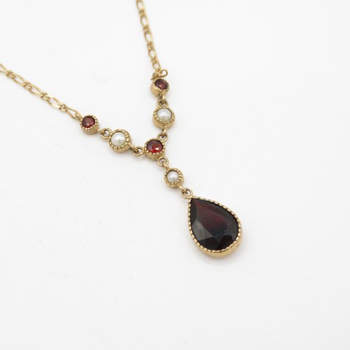 147 - 9ct gold garnet & seed pearl necklace (2.9g)