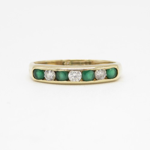 104 - 9ct gold chrysoprase and cubic zirconia channel set ring (1.6g) Size M