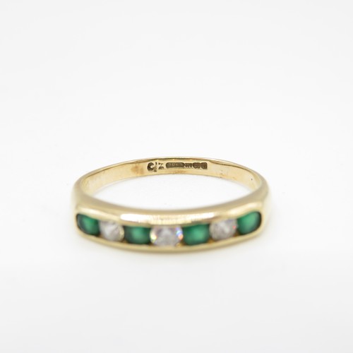 104 - 9ct gold chrysoprase and cubic zirconia channel set ring (1.6g) Size M