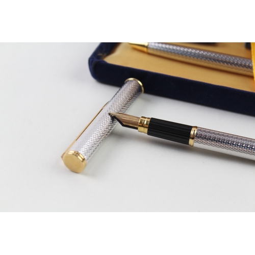 447 - Vintage Waterman Executive Silver Tone Fountain Pen w/ 18ct Gold Nib WRITING