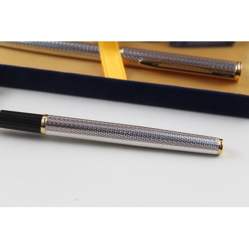 447 - Vintage Waterman Executive Silver Tone Fountain Pen w/ 18ct Gold Nib WRITING