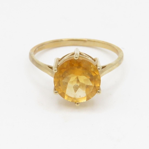 9ct gold citrine dress ring (2g) Size O