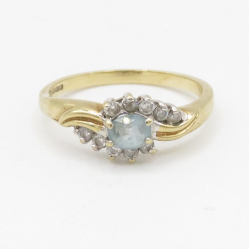 225 - 9ct gold blue topaz & diamond dress ring (2.1g) Size O