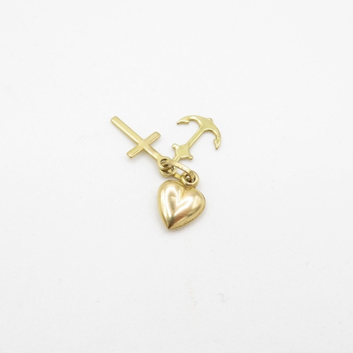 241 - 9ct gold faith, hope and charity charm (0.5g)