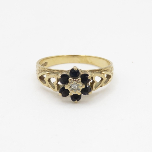 247 - 9ct gold vintage sapphire & diamond cluster ring with heart patterned shoulders (2.4g) Size P